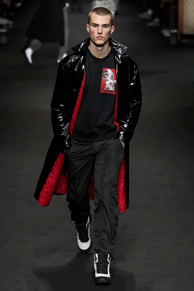 Look 27
